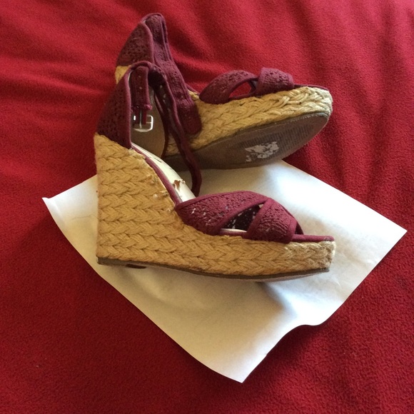 Used Raspberry colored wedges with tan base - Picture 4 of 7